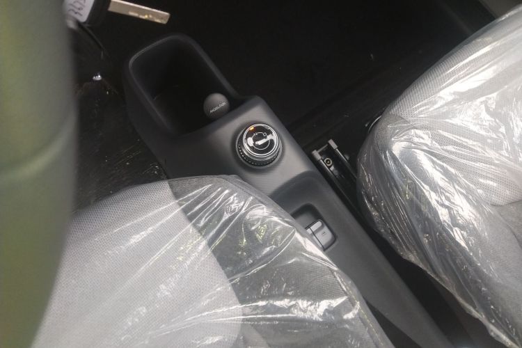 五菱汽车 五菱之光新能源 2025款 305km 进取型中控内饰18