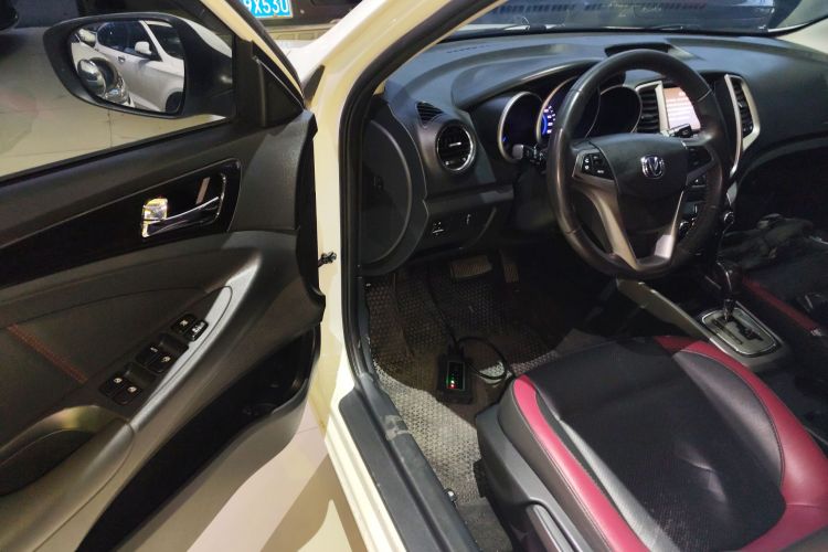 长安 逸动 2015款 1.6L 自动俊酷型 国V中控内饰20