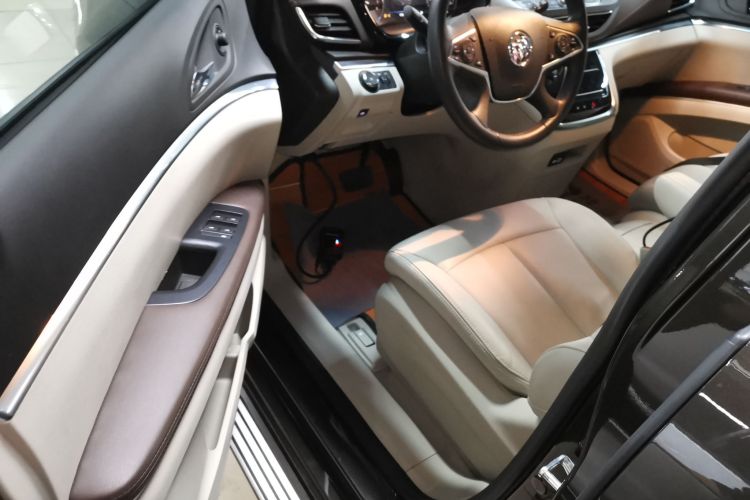 别克GL8 2021款 陆上公务舱 652T 豪华型中控内饰20