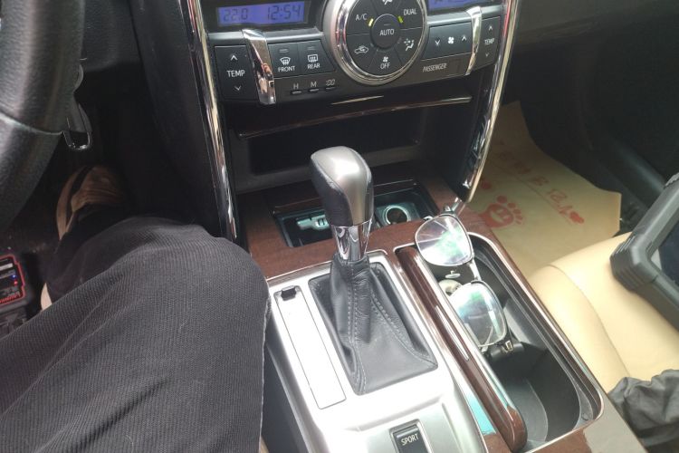 丰田 锐志 2013款 2.5V 菁锐版中控内饰18