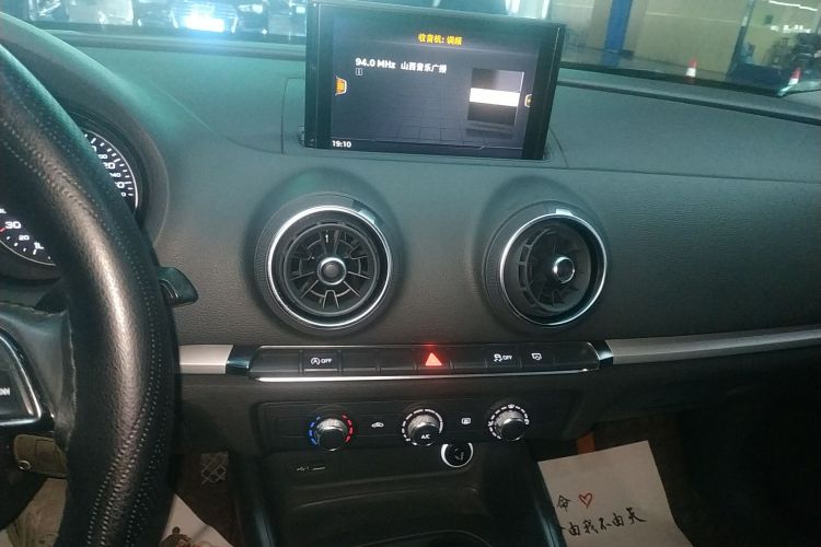 奥迪A3 2018款 30周年年型 Limousine 35 TFSI 进取型中控内饰16