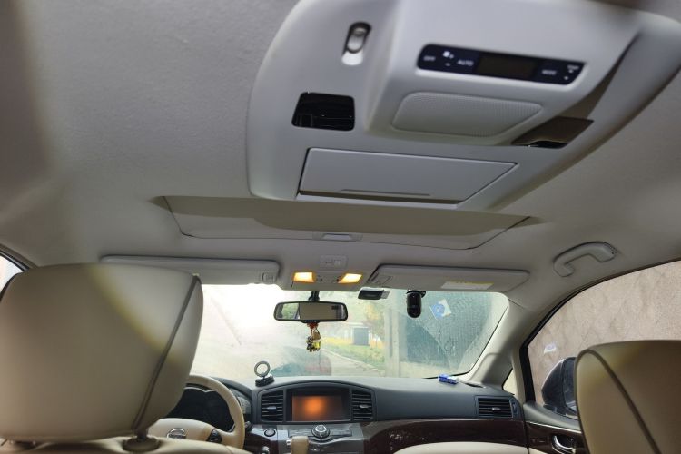 日产 贵士 2015款 3.5L SL中控内饰22