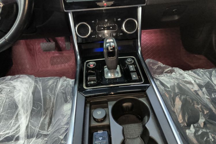 捷豹XEL 2020款 2.0T 200PS S进取优雅版局部细节18