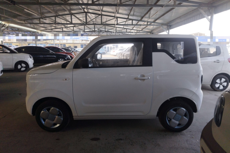 吉利银河 2024款 熊猫mini 200km 耐力熊车身外观4