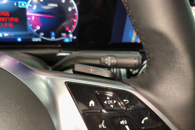 奔驰GLB 2024款 GLB 200 动感型中控内饰18