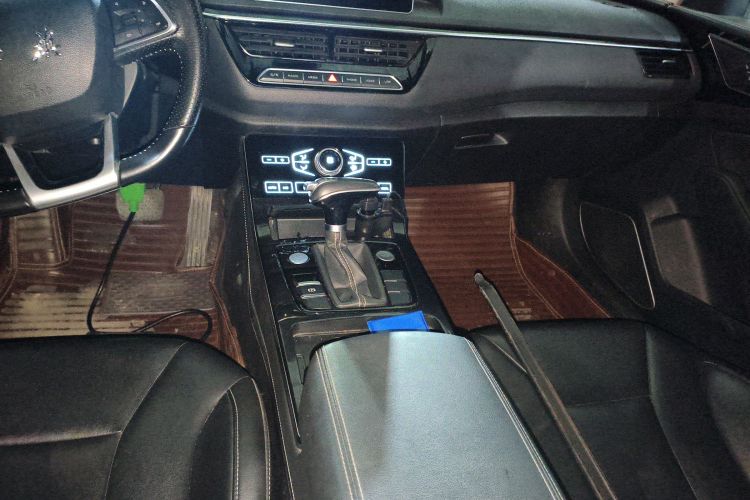 红旗H5 2018款 30TD 型动版中控内饰18