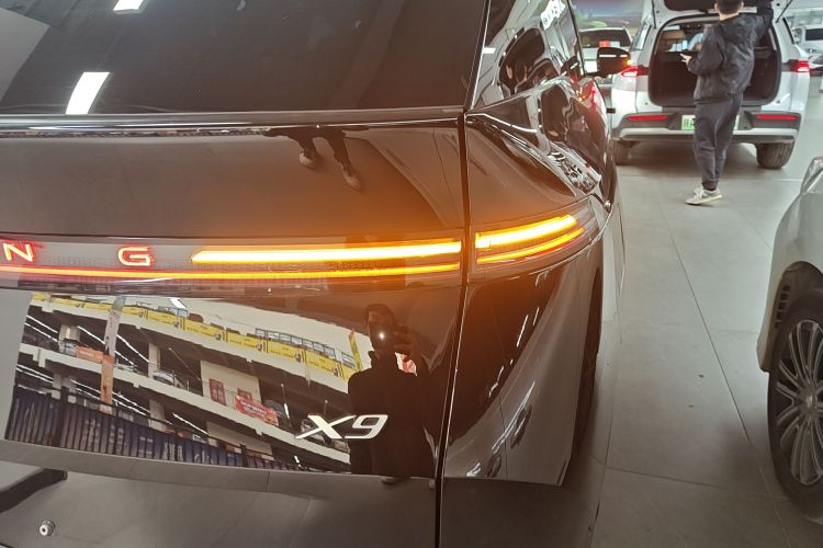 小鹏X9 2024款 702超长续航Pro车身外观9