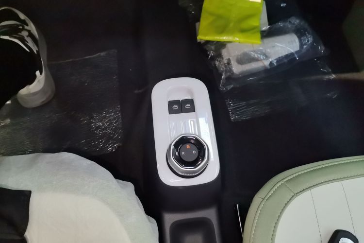 吉利银河 2025款 210km 熊猫骑士中控内饰18