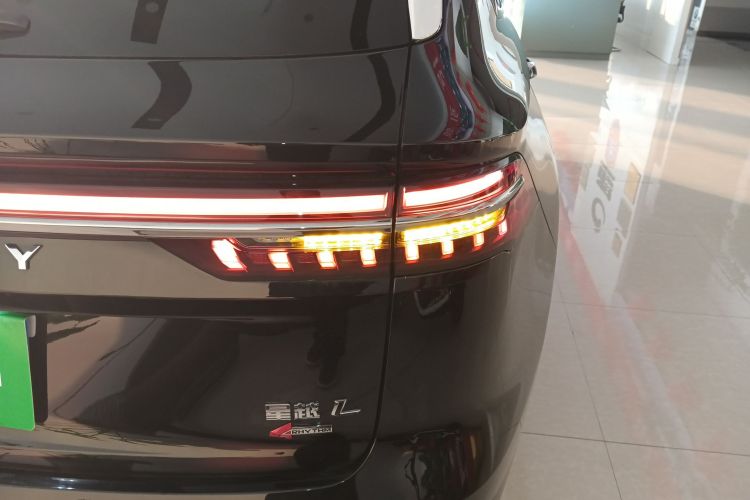 吉利汽车 星越L 2021款 2.0TD 高功自动四驱旗舰型车身外观9