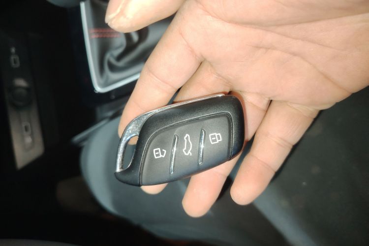 名爵 MG5 2023款 180DVVT 手动风尚版中控内饰11