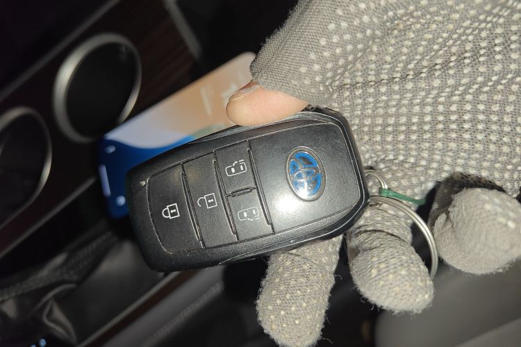 丰田 格瑞维亚 2023款 2.5L混动 舒适版中控内饰11