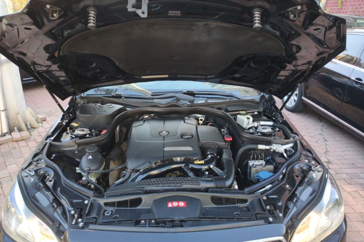 奔驰E级 2015款 E 260 L 运动型机舱底盘24