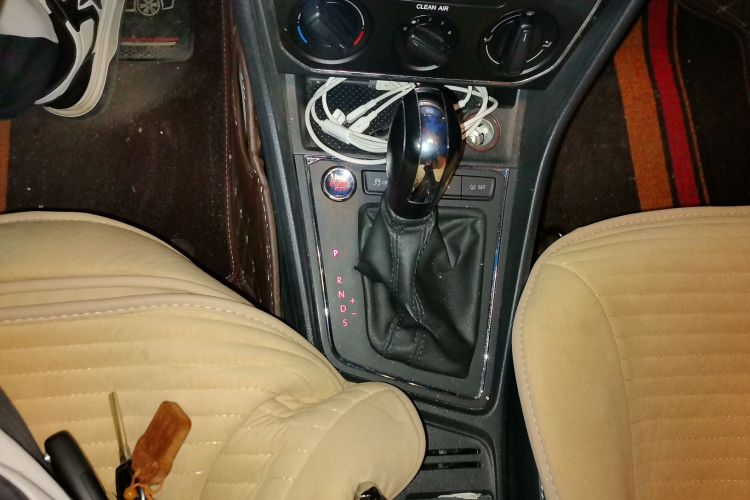 大众 朗逸 2017款 1.6L 自动舒适版中控内饰18