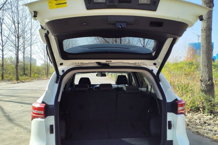 捷途X70 2020款 1.5T 手动智行版 7座机舱底盘23