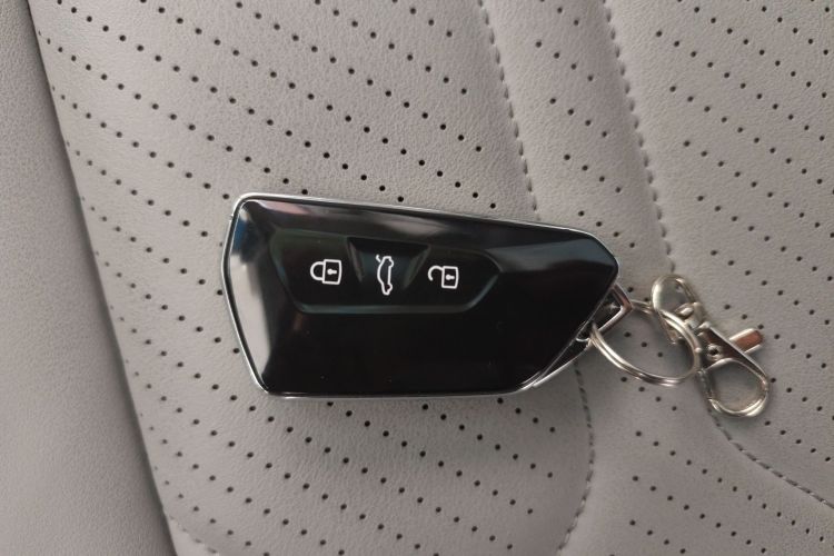 大众 2025款 探岳L 300TSI 两驱精英中控内饰7001