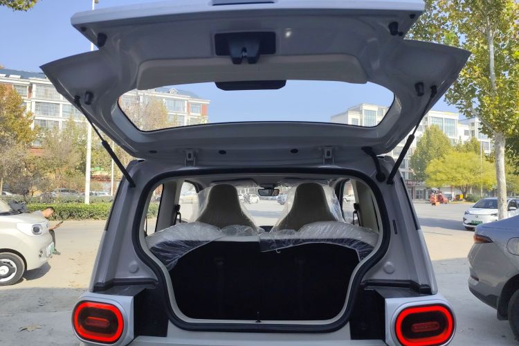 五菱汽车 宏光MINIEV 2024款 第三代 215km 青春版机舱底盘23