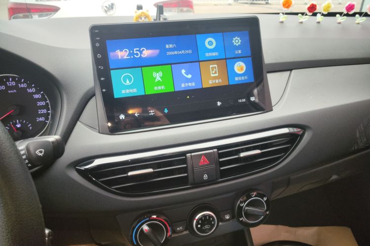 现代 悦动 2018款 1.6L 自动悦目版GL 国VI中控内饰16