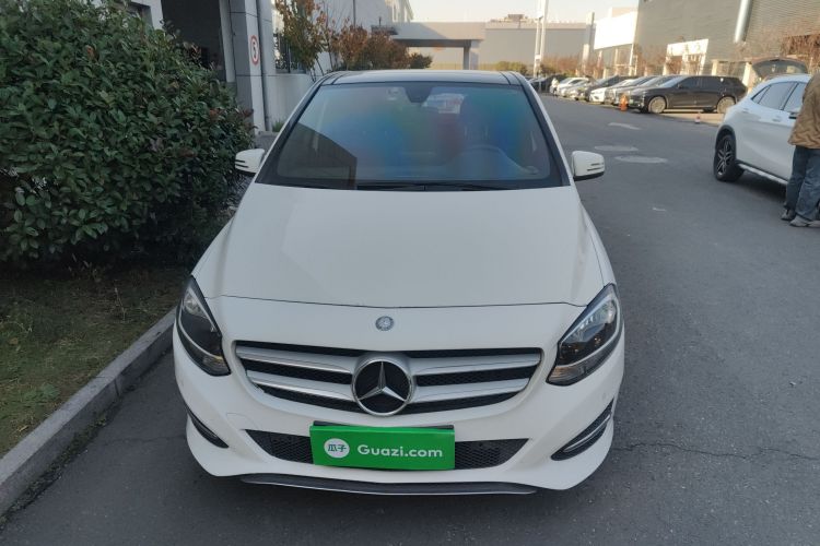 奔驰B级 2015款 B 200 动感型车身外观2