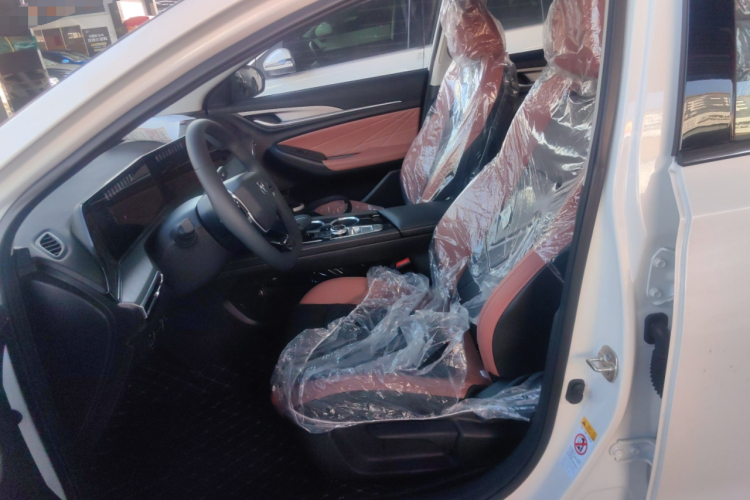 长安 逸动 2024款 PLUS 蓝鲸NE 1.4T GDI DCT高能版中控内饰19