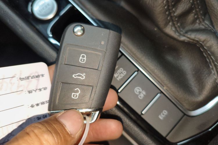 大众 速腾 2025款 改款三 300TSI DSG超越版中控内饰7001