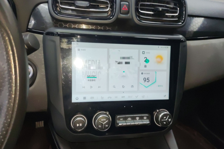 领克03 2022款 1.5TD DCT劲Pro中控内饰16