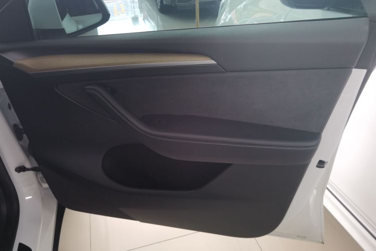 特斯拉 Model Y 2022款 改款 后轮驱动版中控内饰42