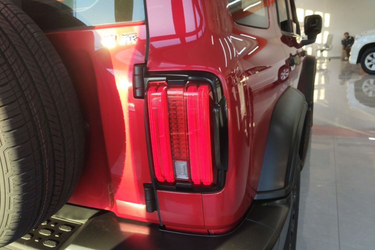 坦克300 2021款 越野版 2.0T 征服者车身外观9