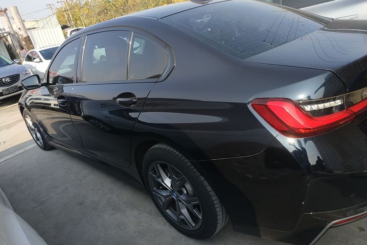 宝马i3 2022款 eDrive 35 L车身外观4