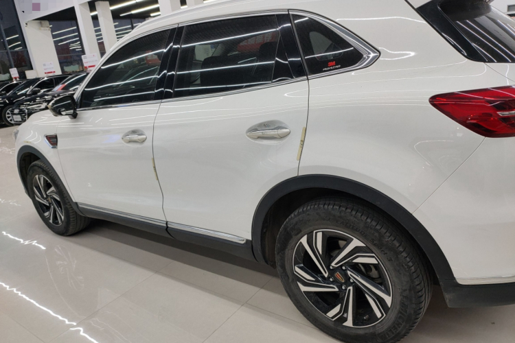 红旗HS5 2022款 2.0T 智联旗享版车身外观4