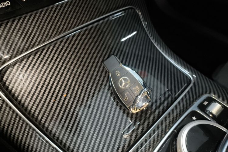 奔驰C级 2018款 C 200 运动版中控内饰11