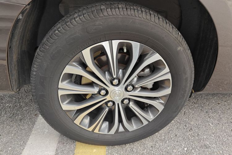 别克GL8 2021款 陆上公务舱 652T 豪华型车身外观6008