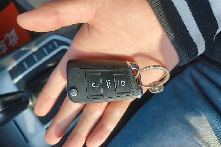 大众 高尔夫·嘉旅 2016款 230TSI 自动进取型中控内饰11