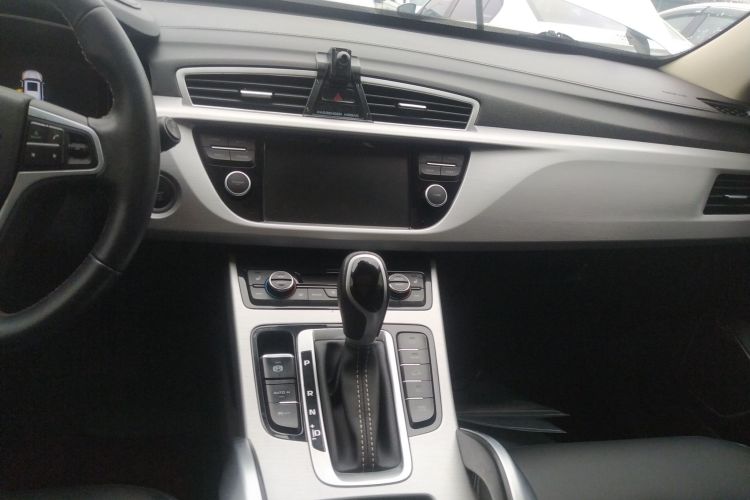 吉利汽车 博越 2016款 1.8TD 自动四驱智慧型中控内饰16