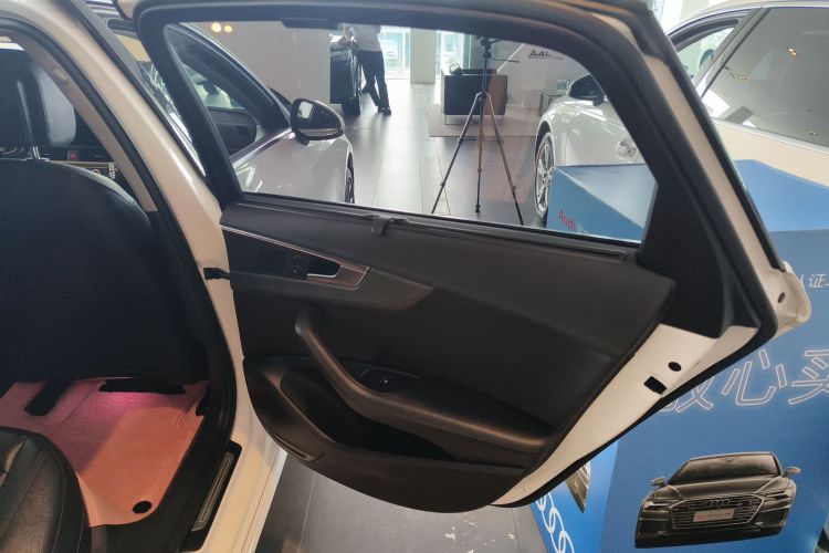 奥迪A4L 2022款 40 TFSI 豪华致雅型中控内饰45