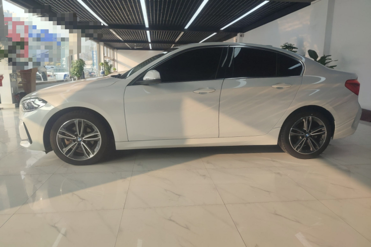 宝马1系 2023款 120i M运动版车身外观4