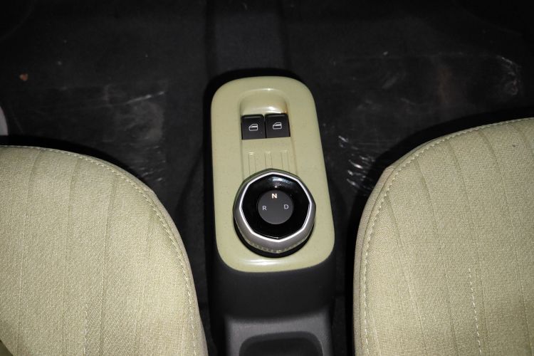 吉利银河 2024款 熊猫mini 200km 耐力熊局部细节18