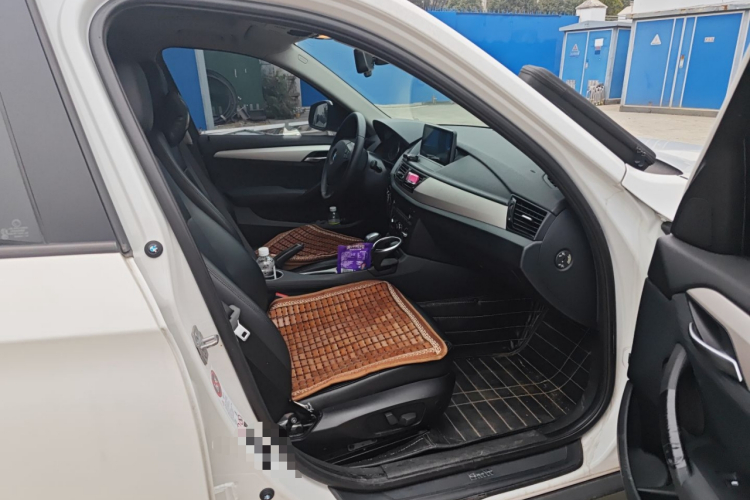 宝马X1 2013款 sDrive18i 时尚型局部细节9005