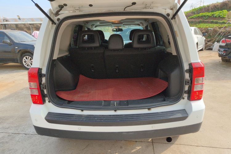 Jeep 自由客 2014款 2.0L 运动增强版局部细节23