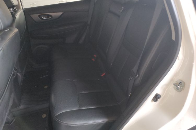 日产 奇骏 2015款 2.0L CVT舒适MAX版 2WD中控内饰7004