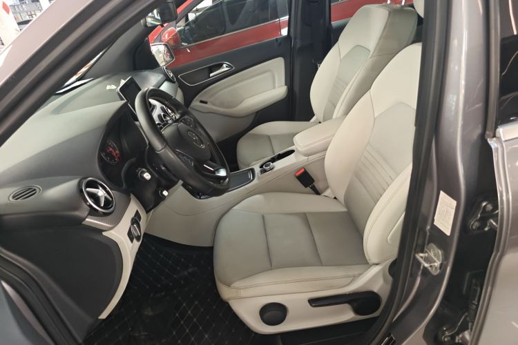 奔驰B级 2015款 B 200 动感型中控内饰19