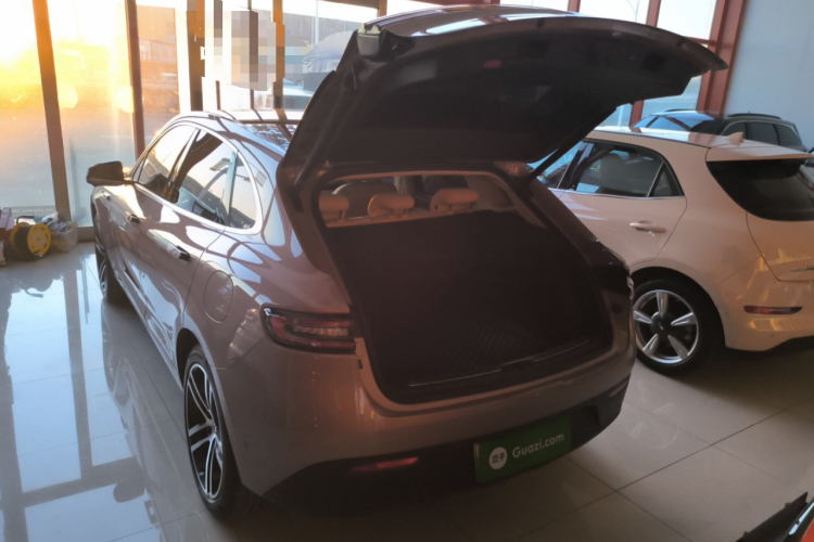 鸿蒙智行 问界M5 2023款 纯电四驱智驾版机舱底盘23