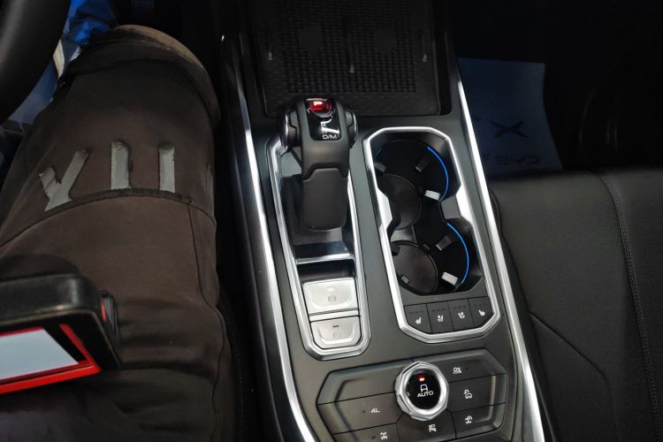 坦克400 2025款 2.0T 汽油版中控内饰18