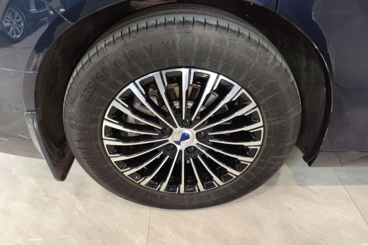 腾势D9 2024款 DM-i 980 四驱旗舰型车身外观6003