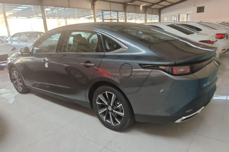 长安 逸动 2025款 蓝鲸 1.5T 500Bar尊贵型车身外观4