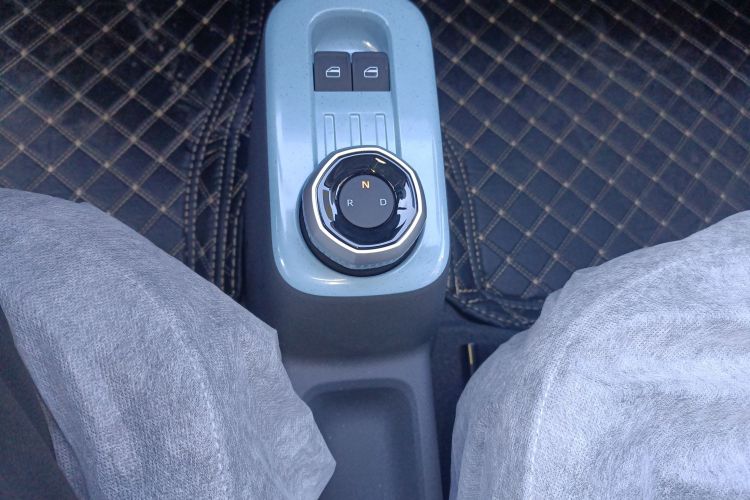 吉利银河 2024款 熊猫mini 200km 耐力熊中控内饰18