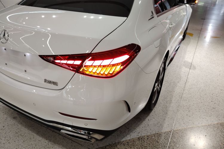 奔驰C级 2022款 改款 C 200 L 运动版车身外观9