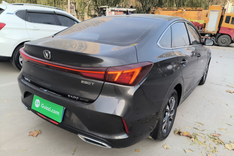 长安 逸动 2024款 PLUS 蓝鲸NE 1.4T GDI DCT高能版车身外观7