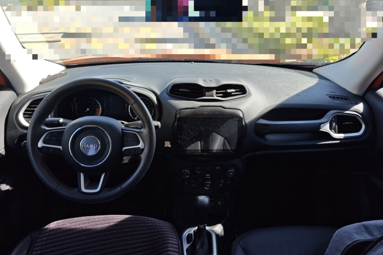 Jeep 自由侠 2019款 220T 自动领先版中控内饰7002