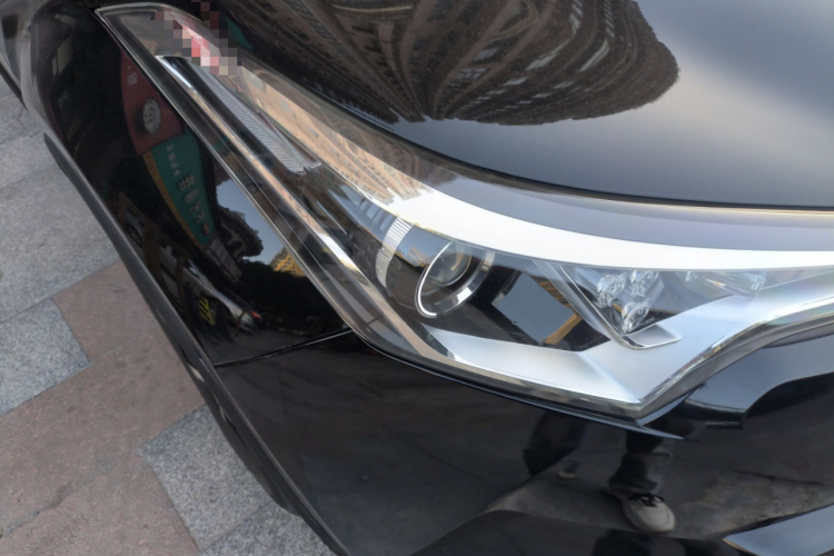 丰田C-HR 2018款 2.0L 领先天窗版 国VI车身外观8