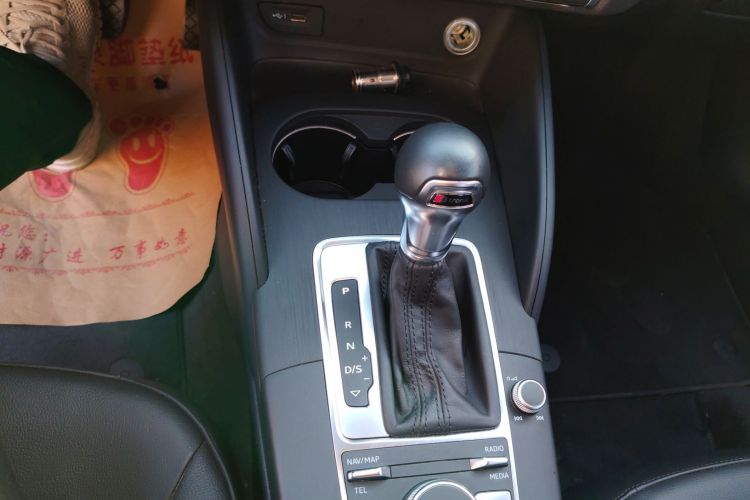 奥迪A3 2018款 30周年年型 Limousine 35 TFSI 风尚型中控内饰18